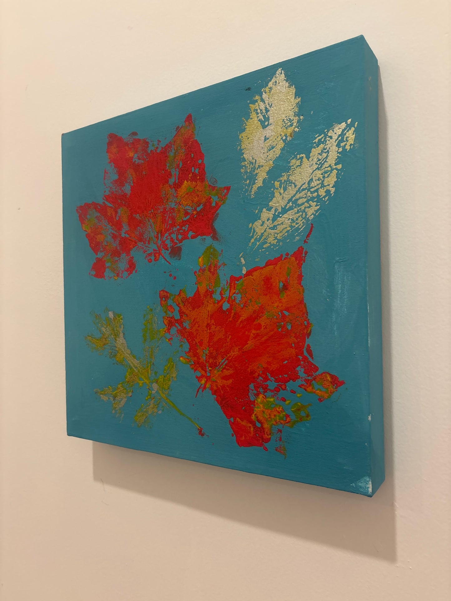 Huellas de otoño en el viento.