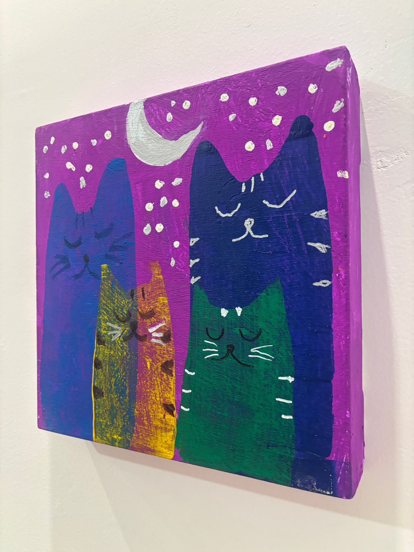 Gatos bajo la Luna