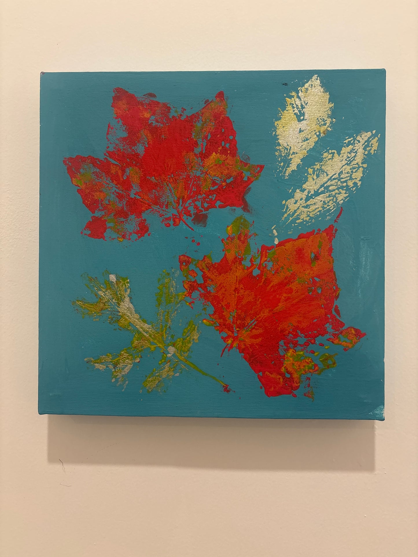 Huellas de otoño en el viento.